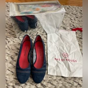 BRAND New Pas De Rouge Navy Flats 39 1/2